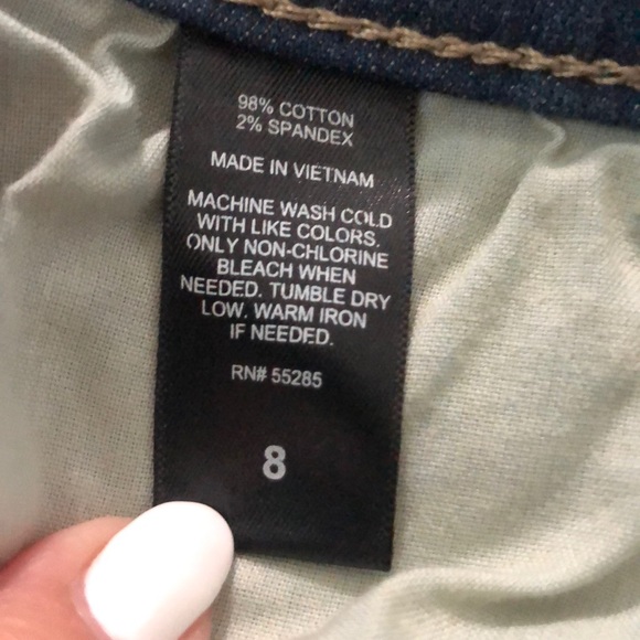 Women’s Express Distressed Jean Shorts - Picture 7 of 7